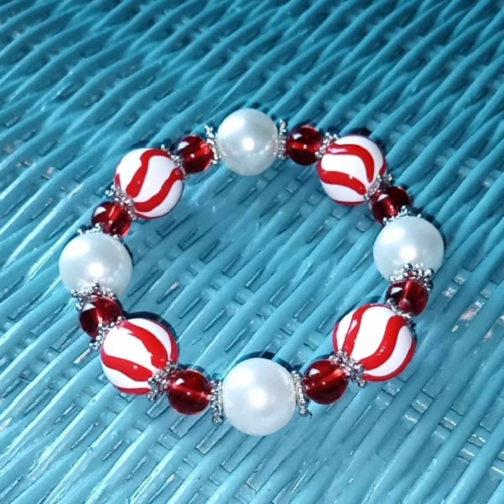 Elegant Red and White Beaded Bracelet